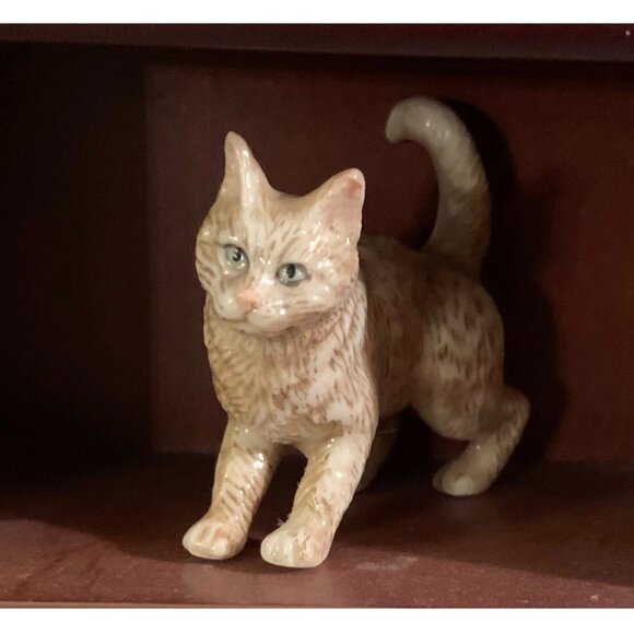 Willabee & Ward Captivating Cats Collection w/ Display Shelf (10 Cat Figurines) - Picture 6 of 8